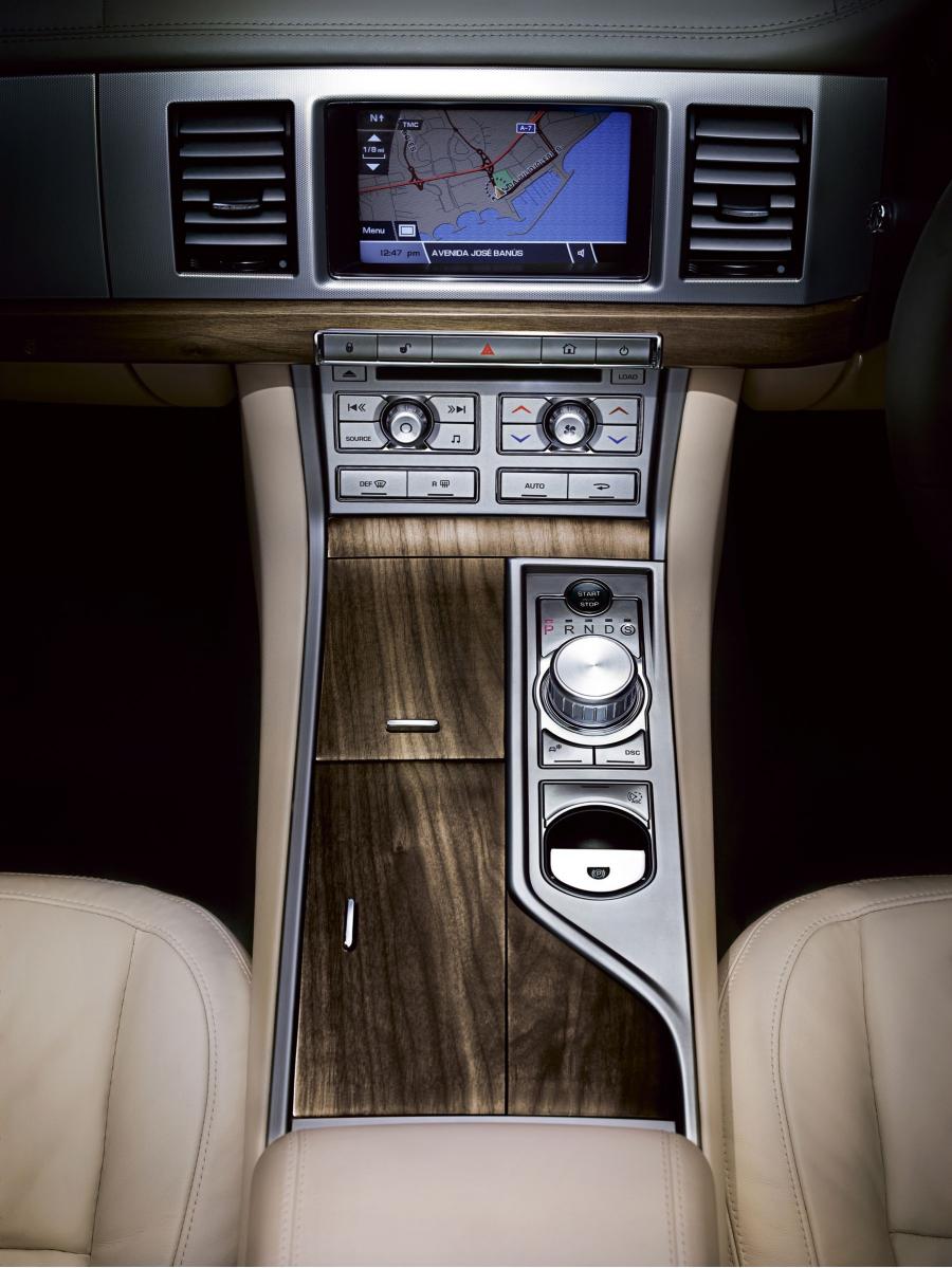  Jaguar XF 2008 года  (фото 41 из 175)